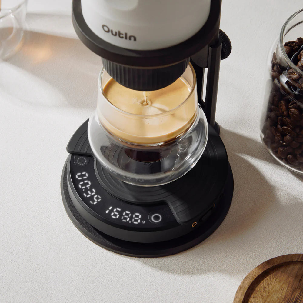 Outin Claro Smart Coffee Scale – Compact, Precise, Rechargeable with Brew Modes & Protective Case